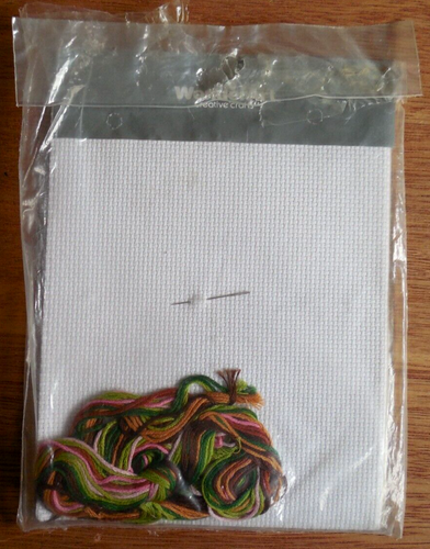 NEW Vntg WonderArt Counted Cross Stitch Kit #5056 "Lucy" (Unopened/Damaged Top) - Picture 3 of 3