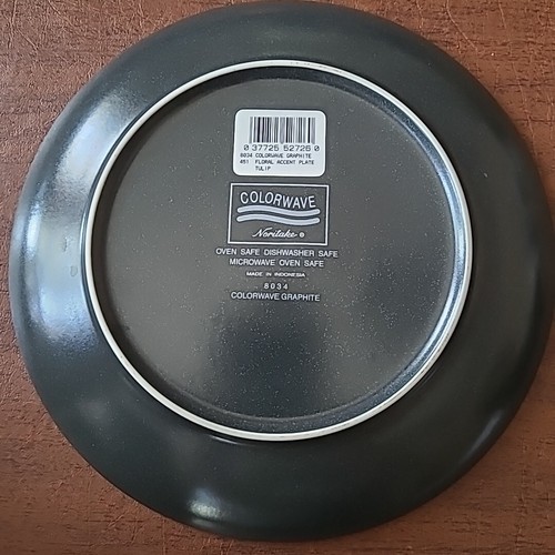 Noritake ColorWave Graphite Tulip Floral Salad Plates 8.25" NEW * Pick Qty 1 - 4 - Picture 2 of 5