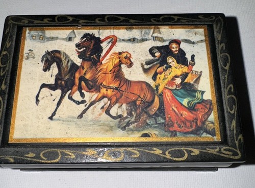 Vintage Russian Troika lacquer Small Wooden Trinket Box- Sled Riding - Antique - Picture 2 of 9