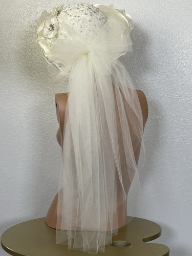 Vintage 80s Bridal Wedding Lace Derby Hat Pearls Beaded Tulle Train Ivory White - Picture 16 of 24