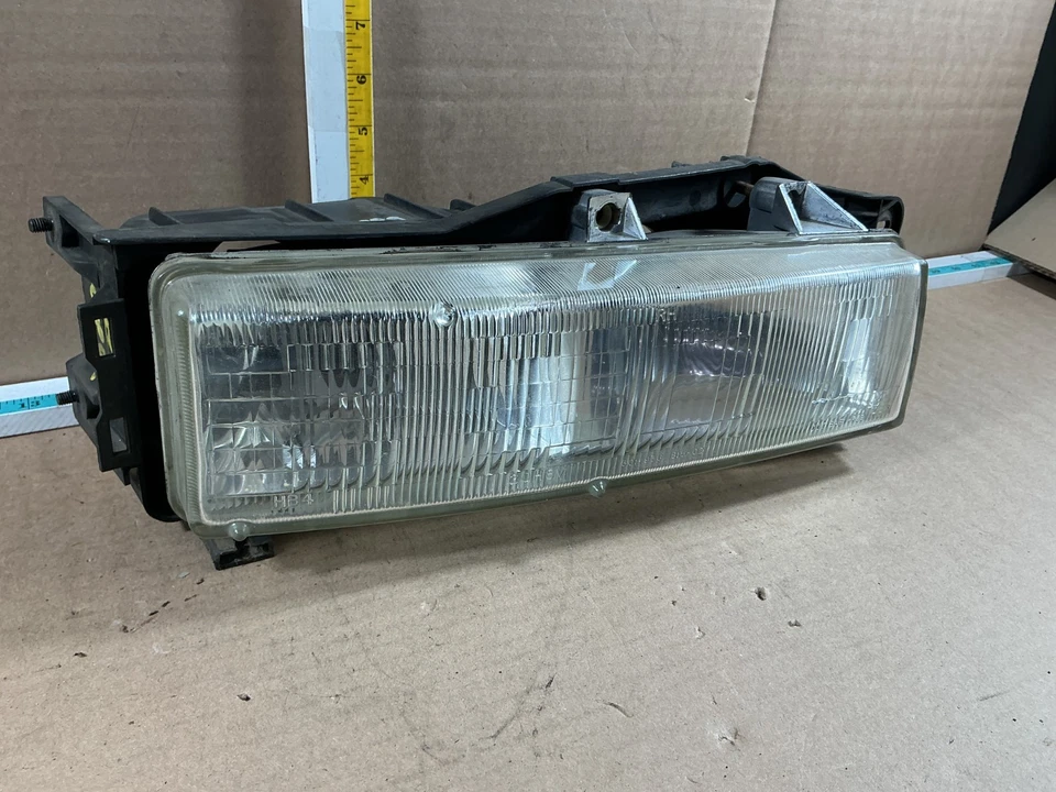 Conjunto de farol traseiro direito do passageiro 1989-1992 Mitsubishi Mirage - Imagem 3 de 4