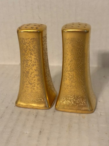 VINTAGE PICKARD GOLD STRUKTURIERT PORZELLAN SALZ UND PFEFFERSTREUER 3" HOCH - Bild 2 von 4