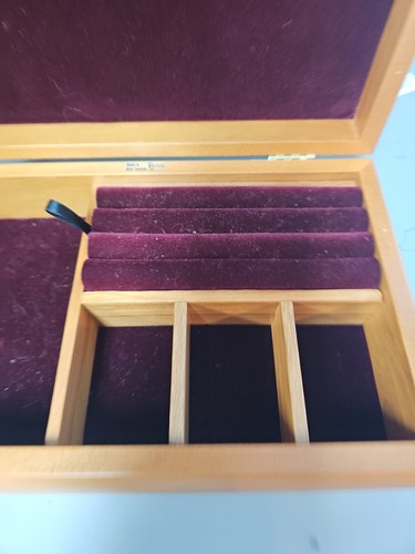 Rims Jewelry Box With A Velvet Lining And Multiple Compartments From New Zealand - Picture 4 of 7