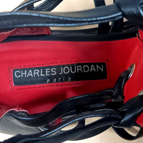 Charles Jourdan Paris Gladiator Sandals Size 5.5 M Black Flat Leather Upper Red - Picture 3 of 10