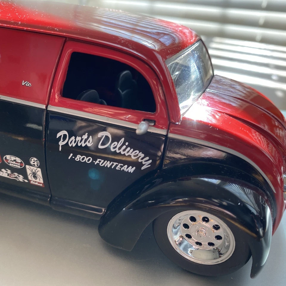 Jada D Rods Div Cruizer Delivery Van Edelbrock Parts Van Red Die Cast 1:24 - Image 4 of 4