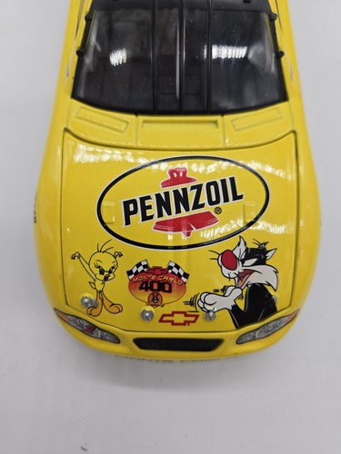 Action #1 Steve Park Pennzoil Looney Tunes - 2001 Monte Carlo 1:24 Action NASCAR - Picture 9 of 23