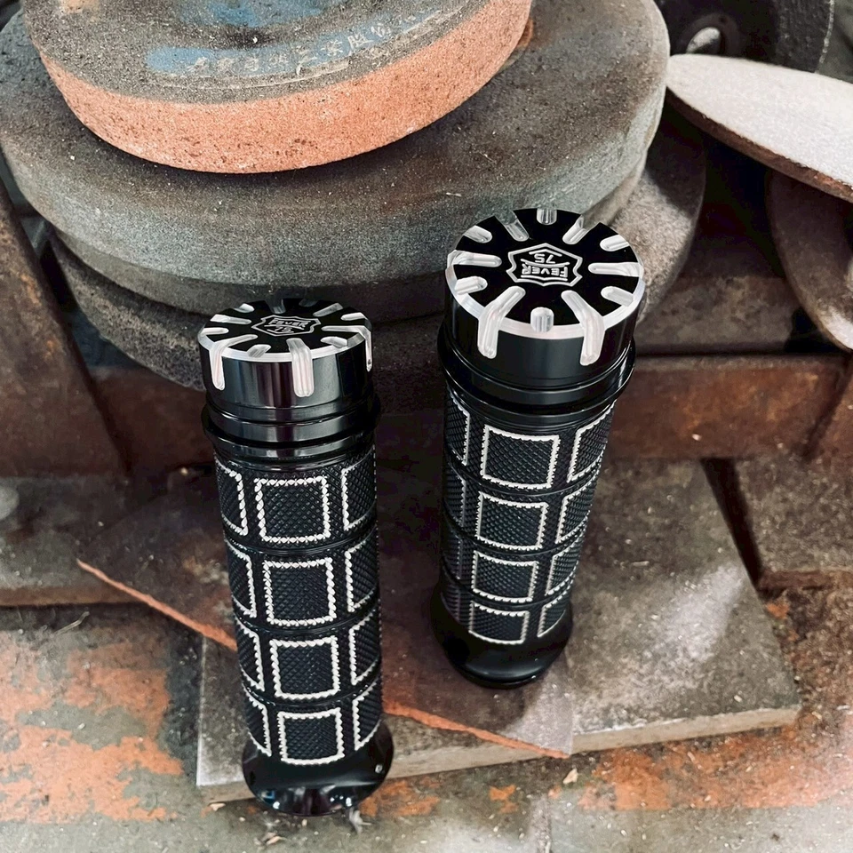 Empuñaduras de motocicleta Drag Specialties Twisted TBW 2008-2024 Harley Touring FXDR Foto 2 de 4