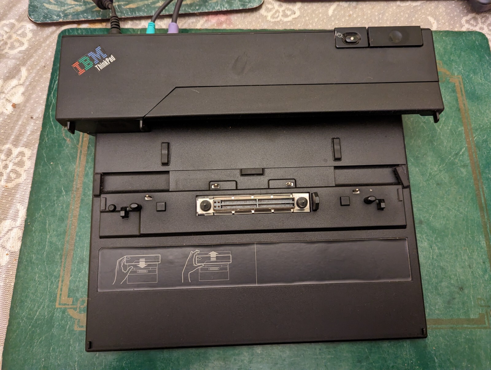 IBM THINKPAD R51 Intel Pentium M Laptop/Windows XP/Docking Unit/Keyboard + Mouse - Picture 4 of 9