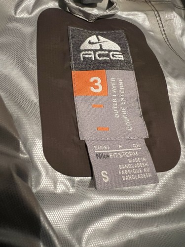 Nike ACG Fit Storm äußere Schicht Couche Extreme Damenjacke Small – NIKE ACG - Bild 2 von 9