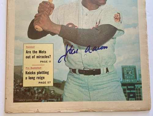 Revista Sporting News firmada por Hank Aaron 3000 hits Braves 1970 Beckett Loa - Imagen 5 de 16