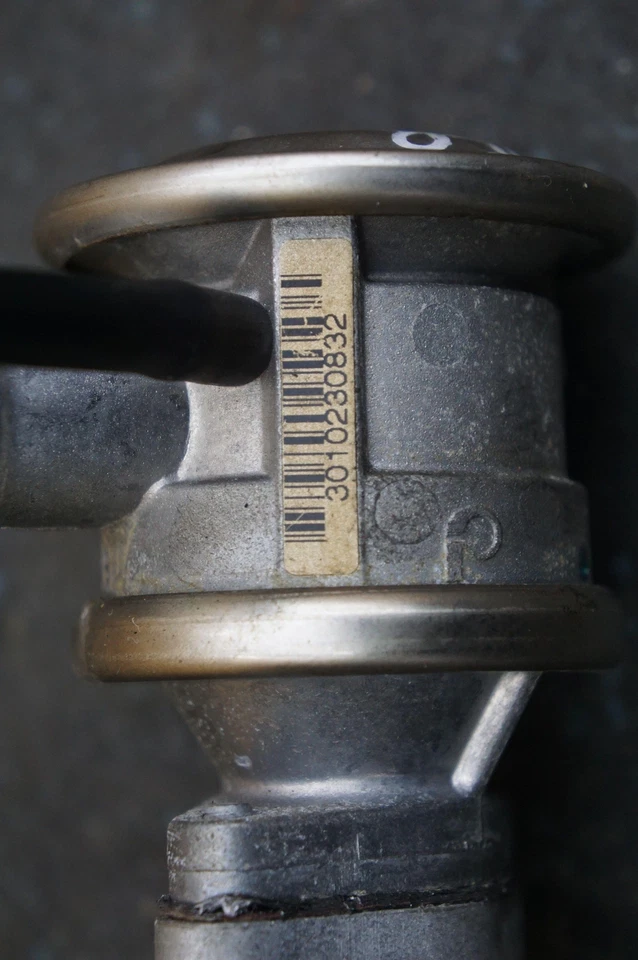 右次气阀管道组件 257255 171175 原始设备制造商 法拉利 FF 2011-16 — 第 2/4 张图片