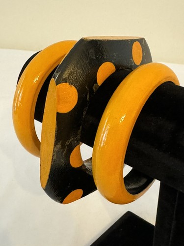 Vintage Wood Bangle Bracelet Set of 3 1980's Solid Yellow/Black Polka Dot - Picture 5 of 6