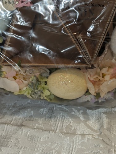 Avon Gift Collection 2002 Spring Blossom Wreath Sealed Original Box 10" - 第 6/8 張圖片