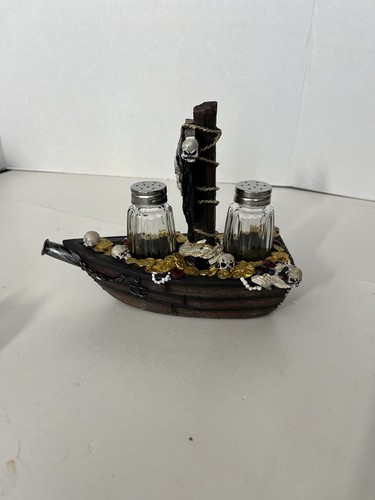 Pirate Ship Salt & Pepper Holder World of Wonders NWT - Picture 8 of 11