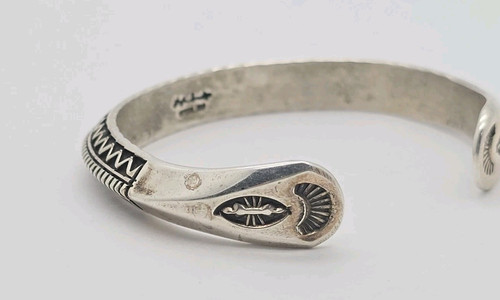 Lyle Secatero Sterling Silver Native American Stamped Bracelet - Bild 5 von 9