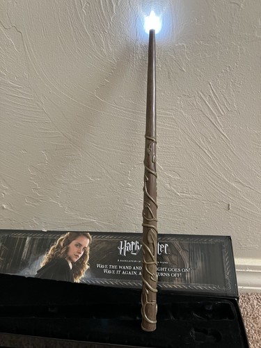 Harry Potter Hermione Granger’s Wand With Illuminating Tip With Box Light Works - Picture 2 of 7