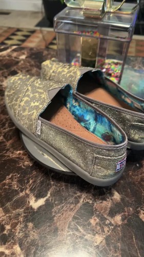BOBS From Skechers Gold Glitter Slip-On Shoes Women’s Size 8.5 - Video 1 von 1