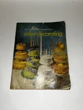 WILTON 1974 YEARBOOK Of CAKE DECORATING