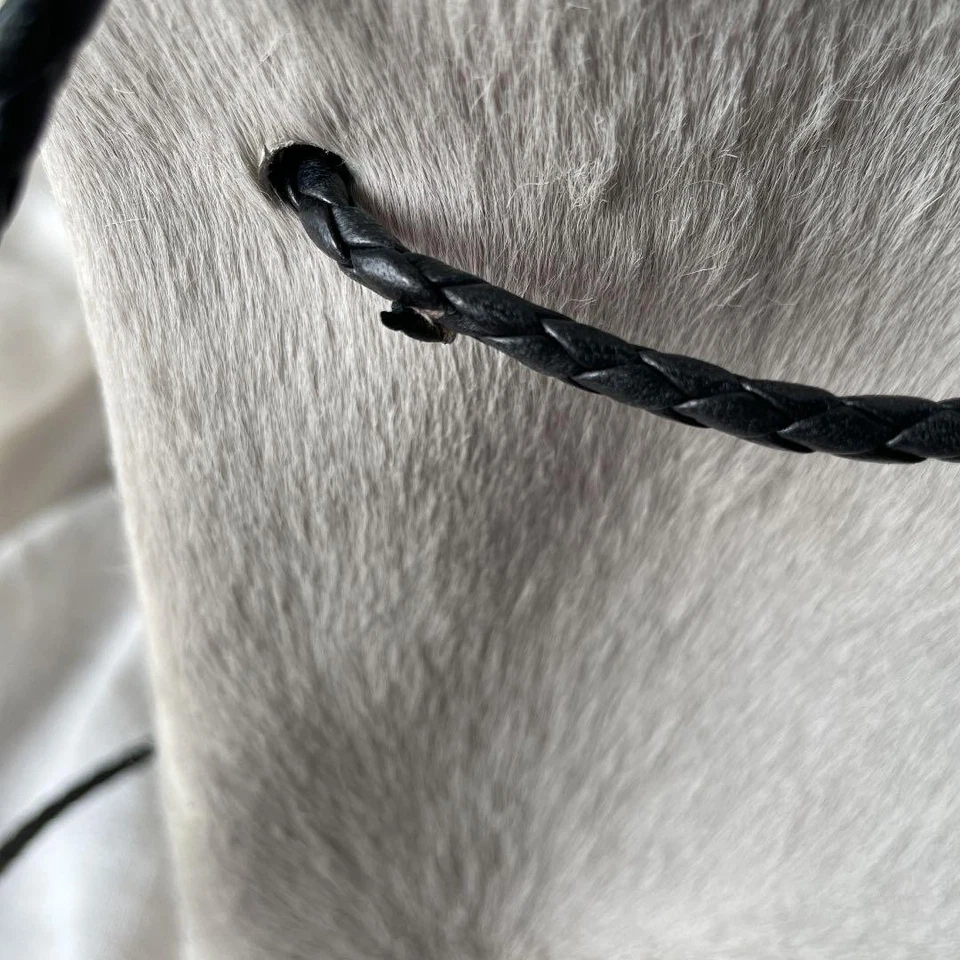 Bolso de Hombro Wendy Nichol New York Flecos Cordón Cartera Pelo de becerro Gris USADO Foto 4 de 4