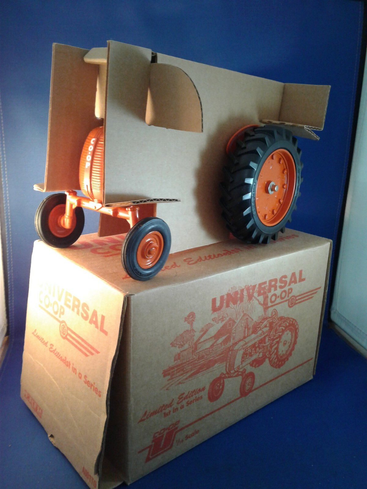 Universal Co-op No.2 tracteur ERTL Spec Cast encore emballé dans boîte d'origine 1 16 Universal Co-op No.2 tracteur ERTL Spec Cast encore emballé dans boîte d'origine 1 16