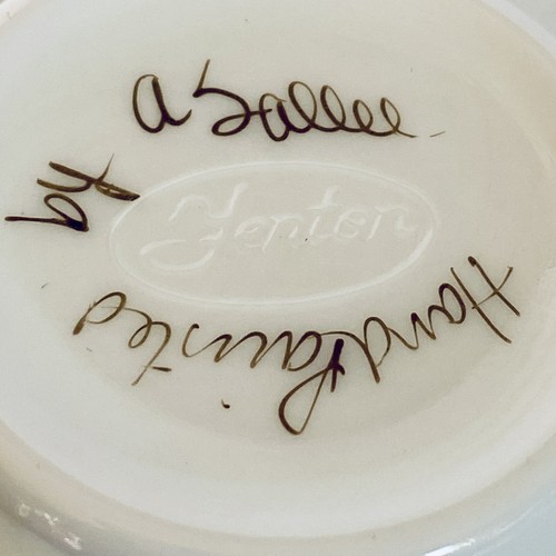 Fenton Silver Crest Ruffle Edge Vase “Butterflies" signed By A Sallee W/Sticker - Picture 8 of 12