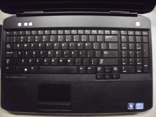 Dell Latitude P28G Laptop ( For Parts Only ) - Picture 2 of 8