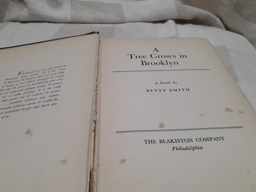 A TREE GROWS IN BROOKLYN Betty Smith 1943 Hardcover Made by Special Arrangement - Bild 3 von 4