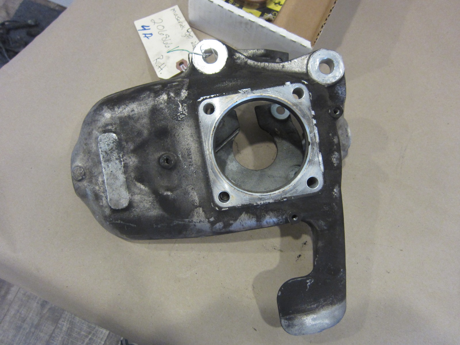 Maserati Quattroporte RH Front Hub Holder Part# 206866