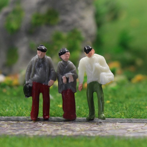 100 pezzi figure dipinte HO / TT 1:87 persona in scala per il layout del treno - Foto 5 di 6