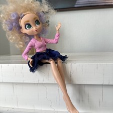 Hairdorables Bella Fashion Doll Blonde Purple Streaks Curly Pink Hair Crop