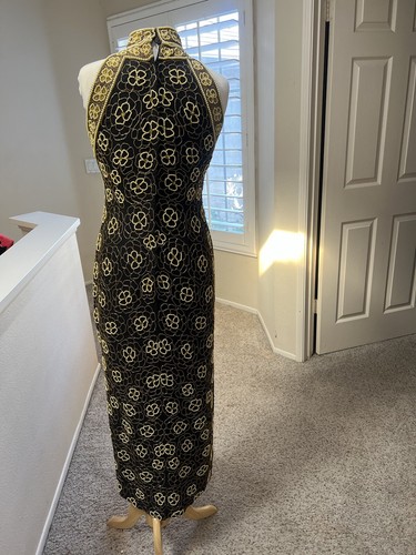 Vestido romántico formal de noche cuello halter con cuentas de seda Adrianna Papell 6 - Imagen 5 de 18