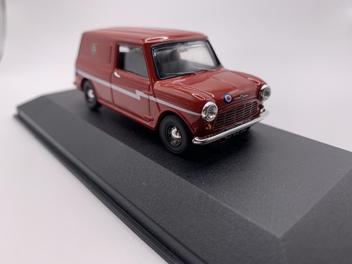 Vanguards Corgi 1:43 Morris Mini Van The Red Arrows VA01427 - Picture 5 of 6