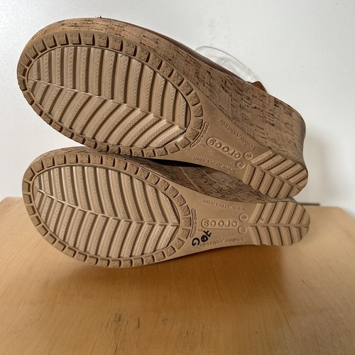 Sandalias Crocs para mujer con cordones de cuero marrón con cuña tacones de corcho informales talla 6 - Imagen 7 de 10