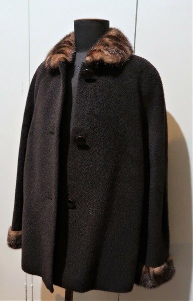 **Immaculate Size XL Brown Wool Jacket-  58cm Bust