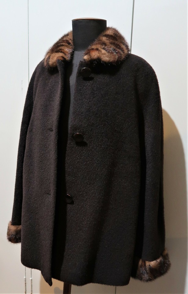 **Immaculate Size XL Brown Wool Jacket-  58cm Bust