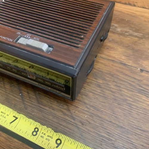 Sveglia digitale radio AM/FM Sanyo vintage anni 80 RM 5008 venatura legno testata - Foto 3 di 4