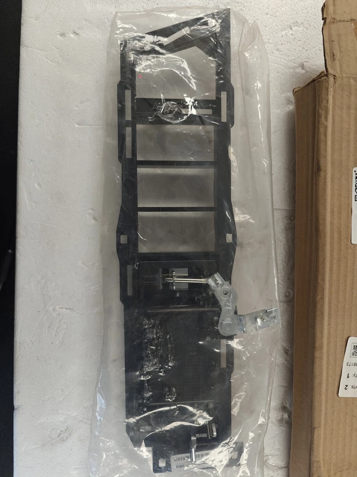 Пара хромированных передних внутренних дверных ручек 90-94 C/K 92-94 Yukon слева и справа - Изображение 2 из 3