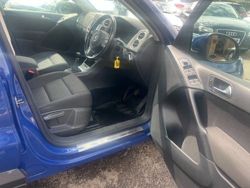 2011 Volkswagen Tiguan 2011 2.0 TDi Match 5dr IN BLUE FULL SERVICE HISTORY ESTAT - Picture 16 of 23