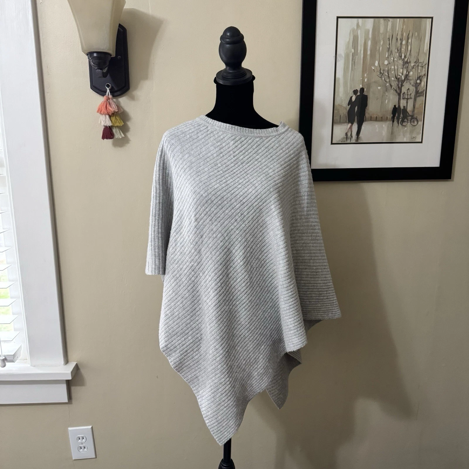 Tabitha Webb Gray Wool Blend Ribbed Poncho Shawl Knit Womens One Size‎ Boho Luxe
Opens in a new wind