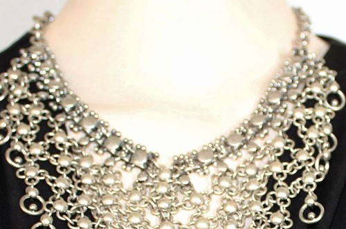 Chicos silberfarbene dramatische dreieckige baumelnde Latzhose Boho Chic 19,5" Halskette - Bild 2 von 5