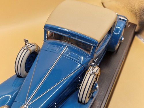 DANBURY MINT DIECAST 1:16 1929 CORD L-29 SPECIAL COUPE with Wood Stand - Picture 8 of 16