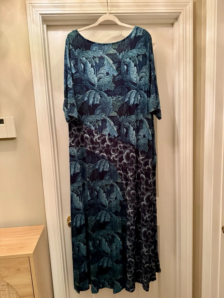 🟣 Vestido maxi em excelente estado usado macio envolvente azul-petróleo floral nanette elástico Acanthus $149 - Imagem 3 de 4