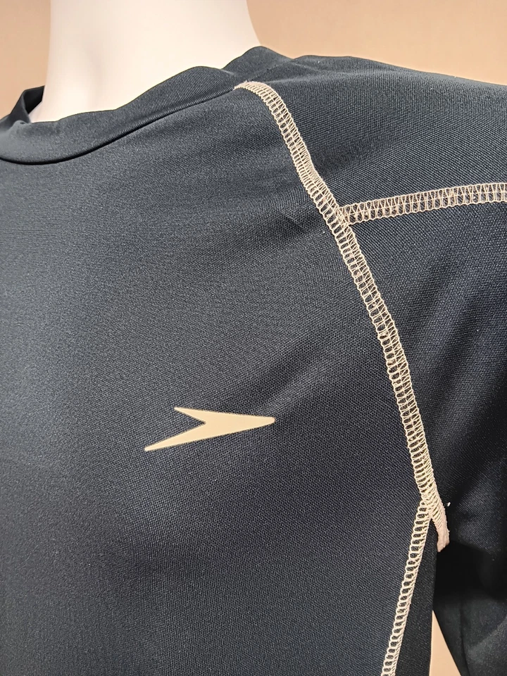 Camiseta Speedo Para Hombre Negra Delgada Mediana Block The Burn Manga Corta Con Logo Foto 3 de 4