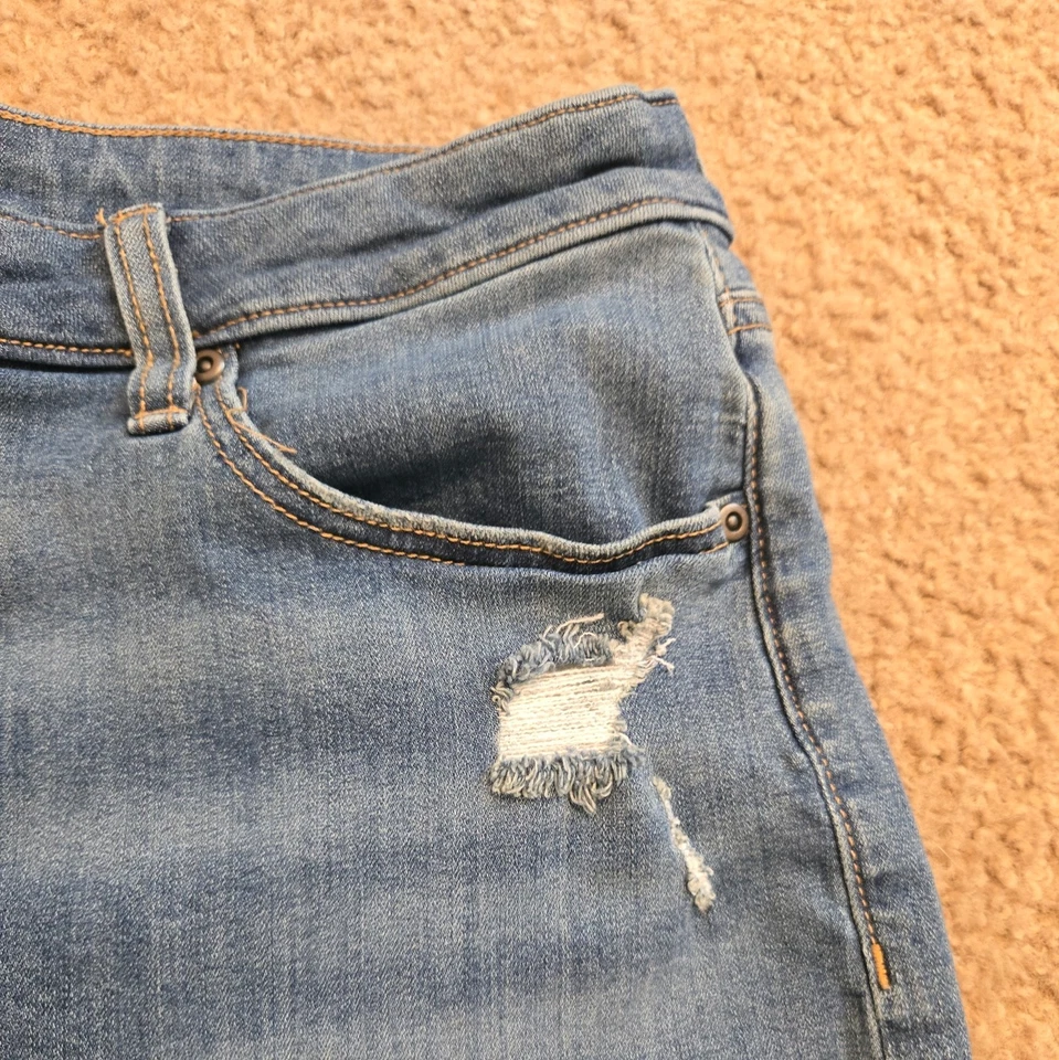 Pantalones cortos de mezclilla para mujer Sonoma Goods For Life desgastados elásticos 18 W Foto 2 de 4