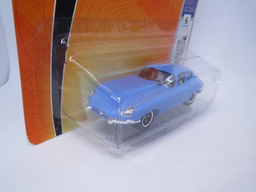 Matchbox 1961 Jaguar E-Type Series 1 Coupe, Light Blue, MINT on short card MB688 - Picture 3 of 8