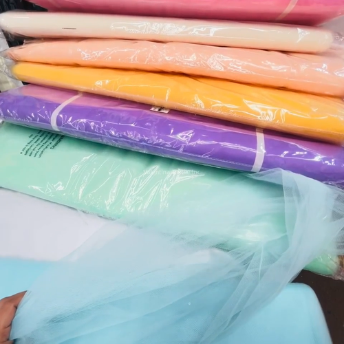 Bullone in tessuto di tulle 108"x50 iarde - perfetto per tende e abiti da sposa - Video 1 di 1