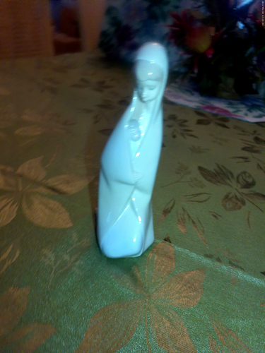 LLADRO 7-3/4" YOUNG MADONNA WITH BABY FIGURINE