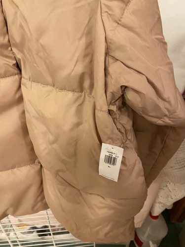 WOMENS XL OLD NAVY PUFFER COAT.. NWT. TAUPE COLOR - Picture 3 of 4