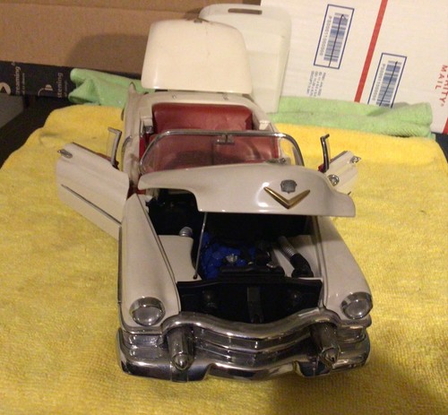 Danbury Mint 1953 Cadillac Eldorado, Hard Top/Convertible DieCast, White,Sc 1:18 - Picture 7 of 11