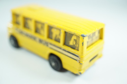 Autobús escolar Corgi Juniors Mercedes-Benz Daimler Fleetline con pasajeros fundido a presión - Imagen 8 de 11